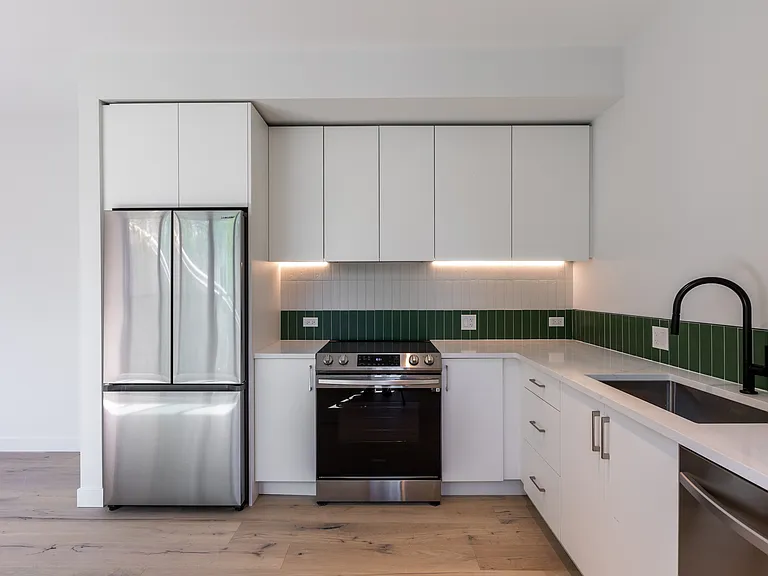 1712 Oak #204