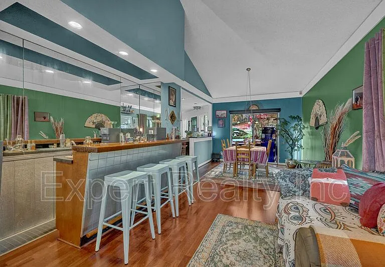 373 Laredo Dr — Photo 3