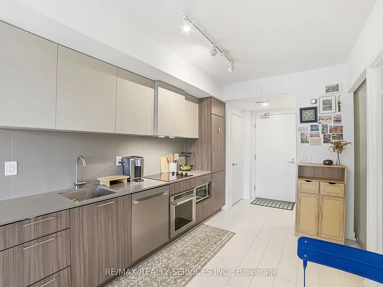 19 Western Battery Rd #2121 — Photo 8
