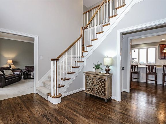 5th image of 7102 Larkspur Ln