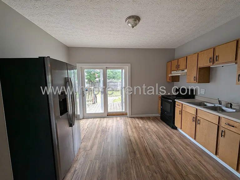 554 E Gates St — Photo 7