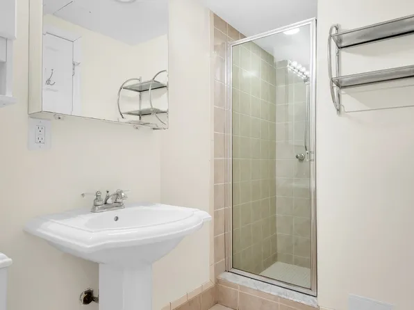 429 West 24th Street image 4 of 6