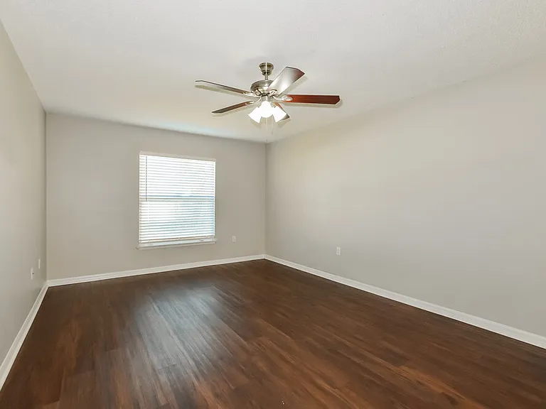 232 Tiffany Ct — Photo 8