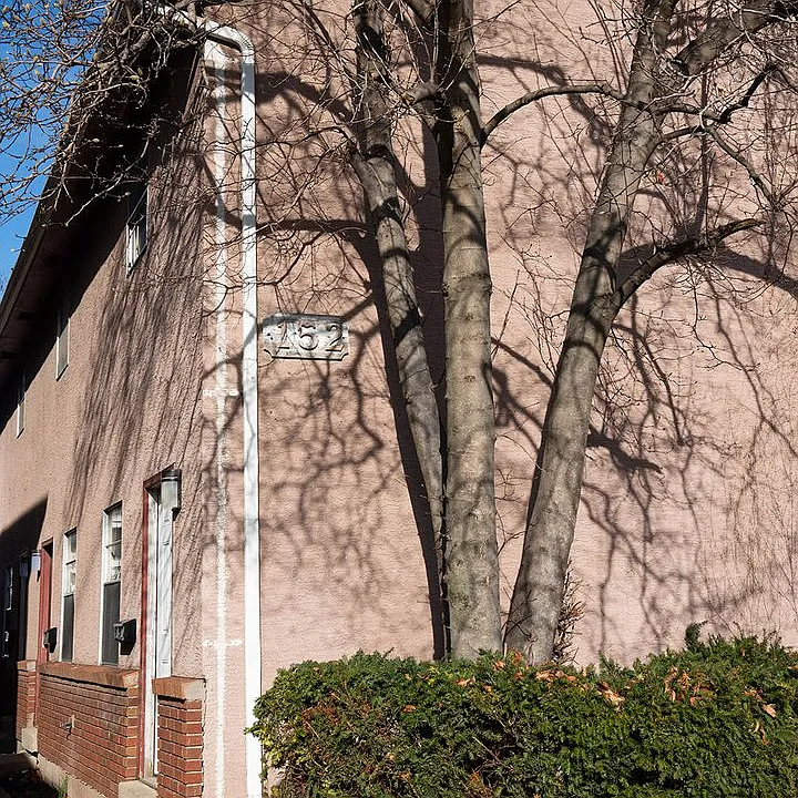 152 Chittenden Ave