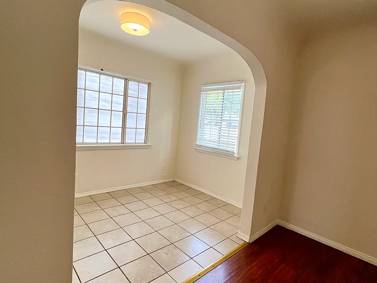 505 Edgewood St — Photo 8