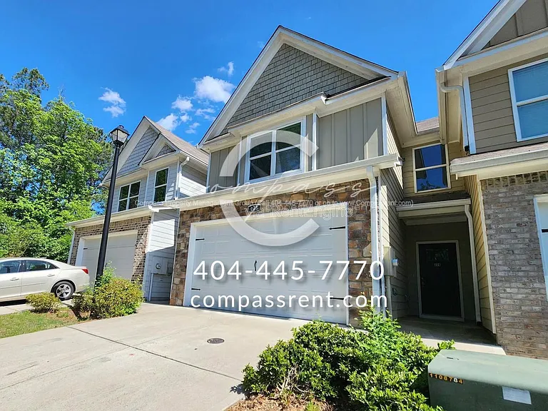 228 Lyndon Way NW — Photo 2