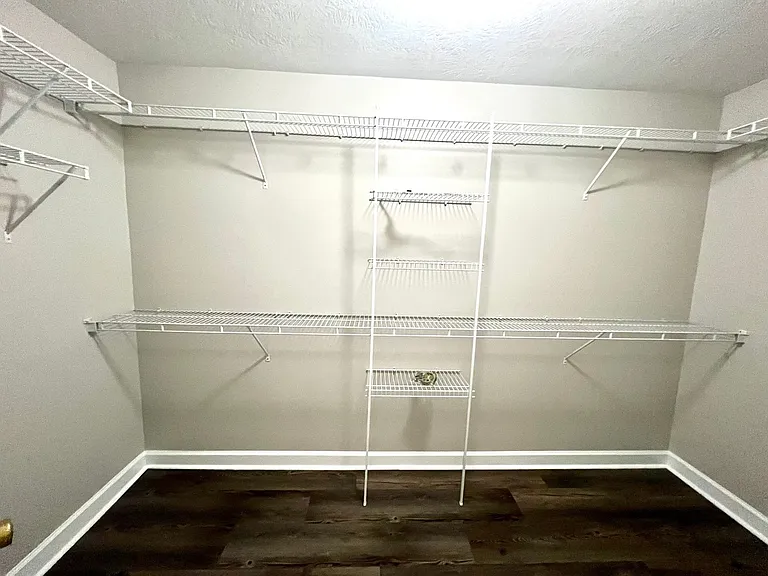 702 Wickham Dr — Photo 22