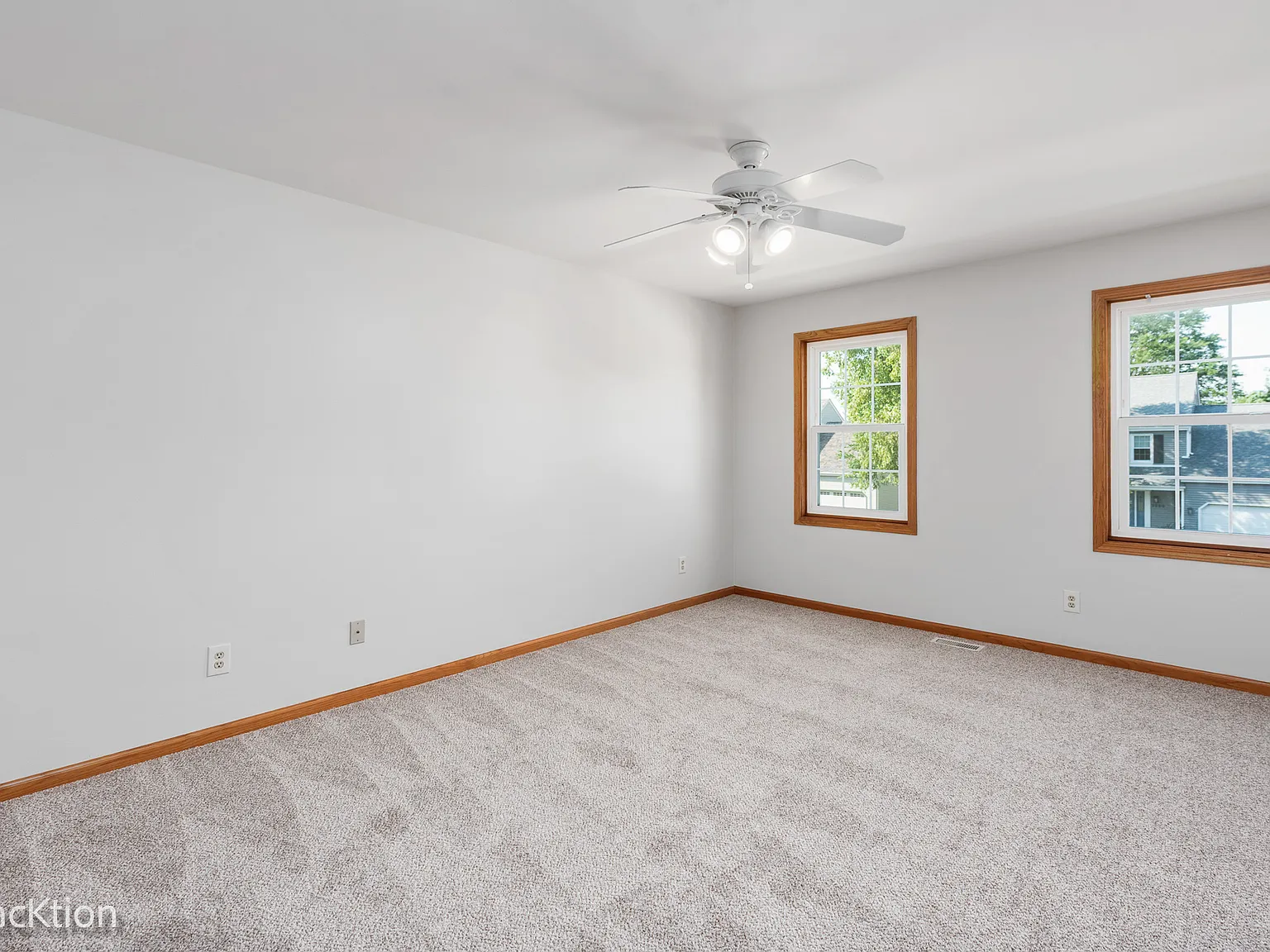 4 bed, 2.5 bath, 1892 sqft, $3,200 — Photo 3