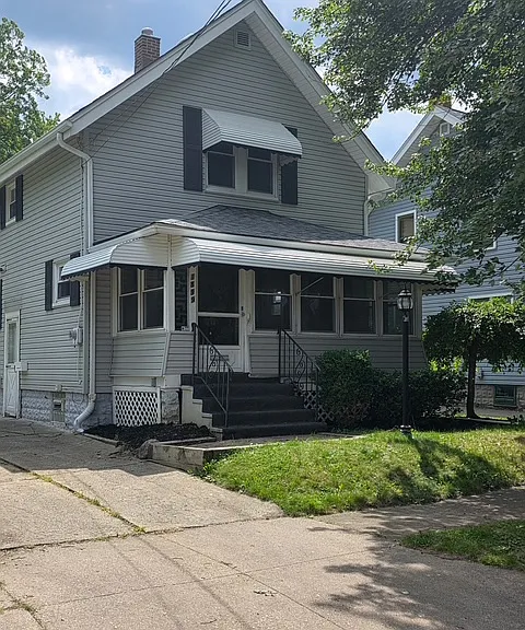 1899 16th St SW — Photo 1