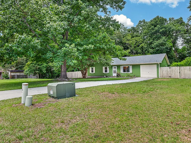 130 Falcon Crest Rd — Photo 3