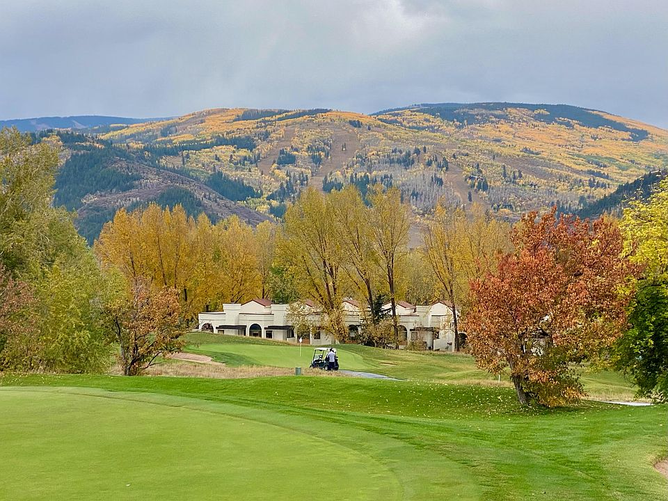 Beautiful location and views on the golf course (18th hole).