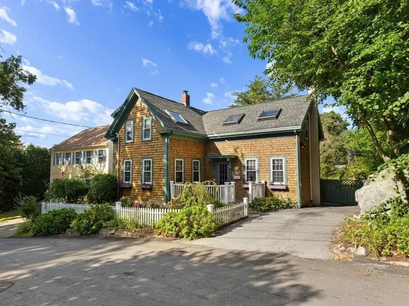 3 Spring Ln, Rockport, MA 01966