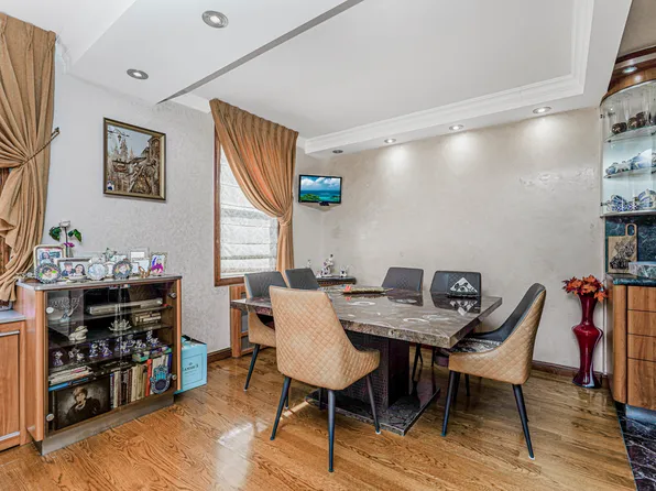 735 Avenue W image 8 of 28