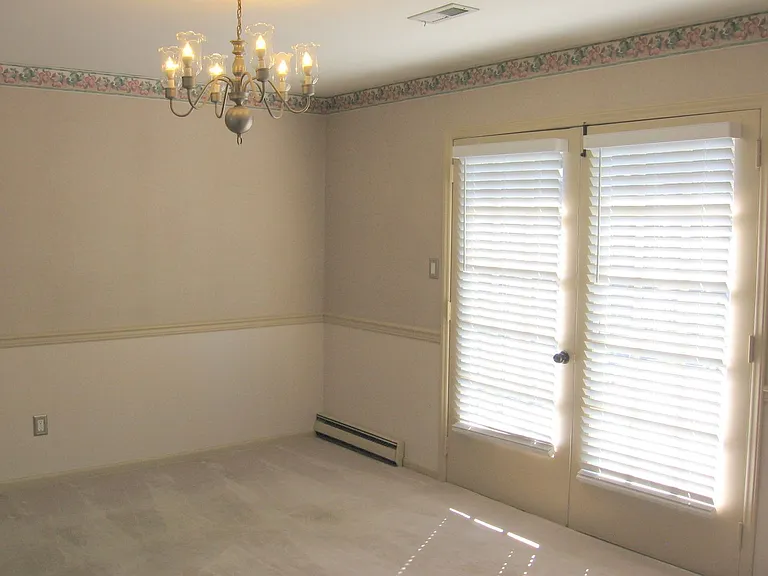 32 Riverside Dr — Photo 4