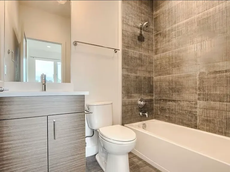 5469 S Curtice St #H — Photo 22