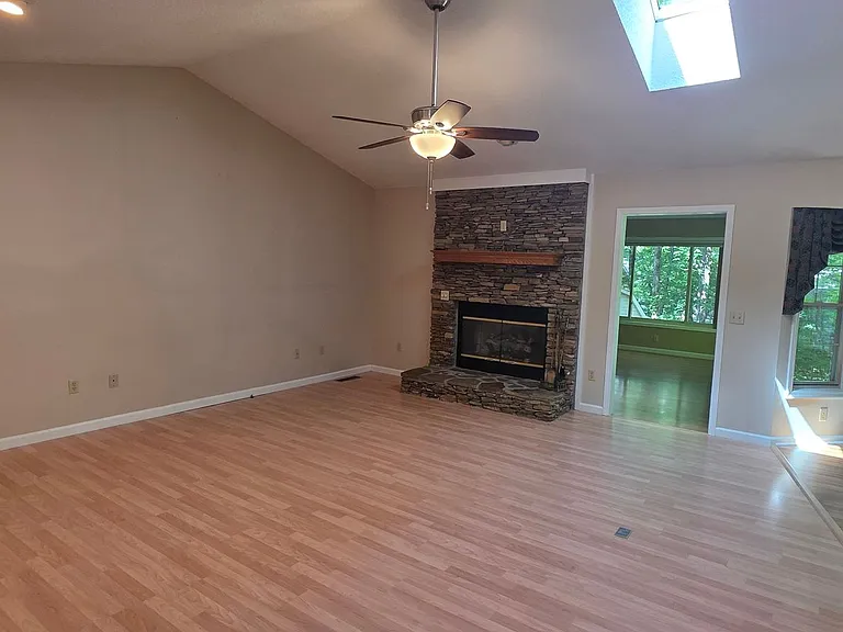130 Berkshire Loop — Photo 2