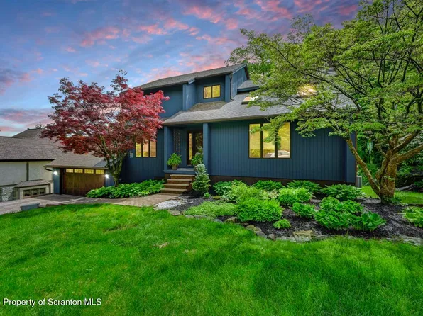 993 Oakmont Rd, Clarks Summit, PA 18411