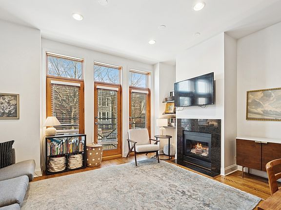 3rd image of 1942 N Francisco Ave APT 1S