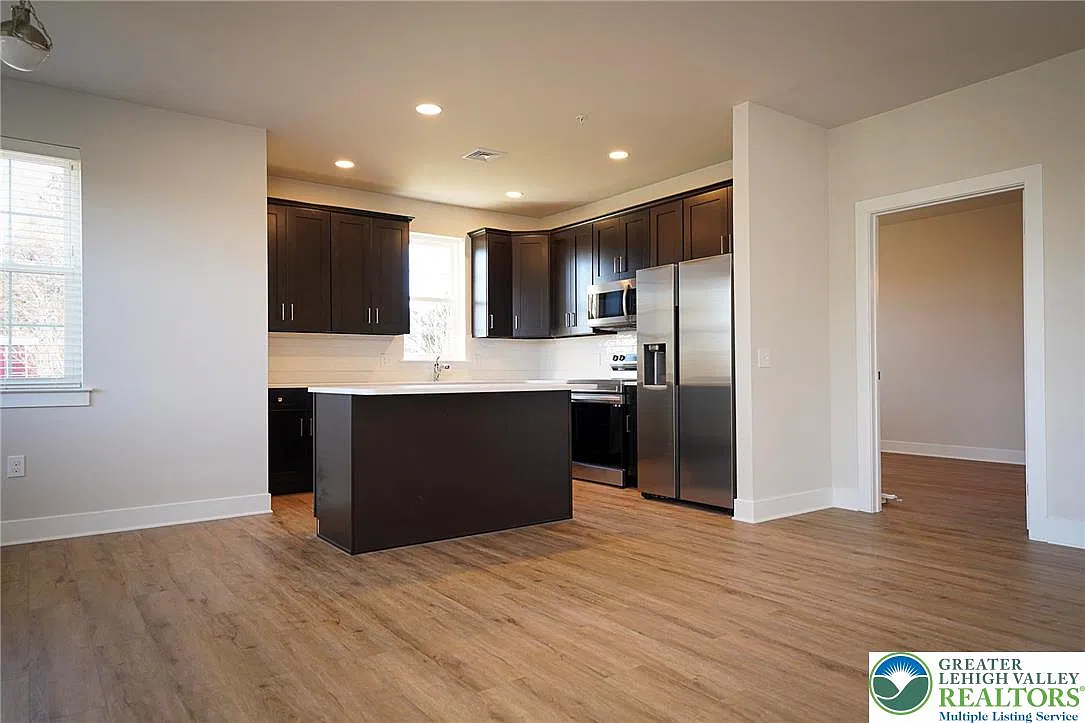 2 bed, 2.0 bath, 1250 sqft, $2,250 — Photo 3