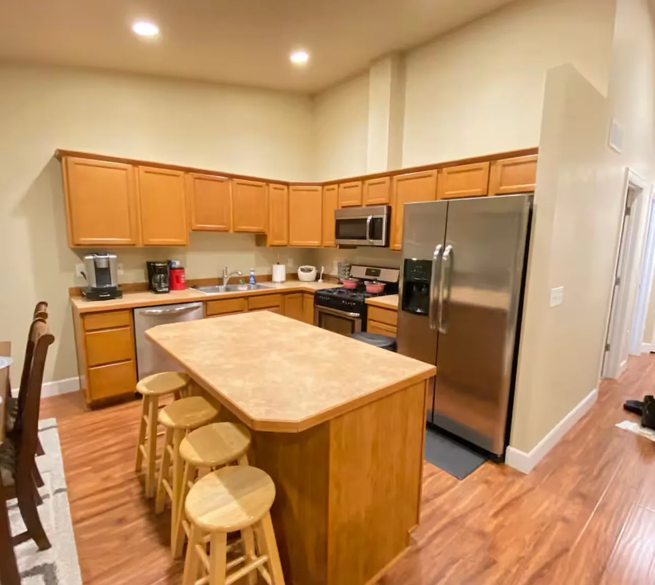 4 bed, 1742 sqft, $3,300 — Photo 3