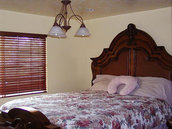 Master Bed w/Custom Paint and Lighting