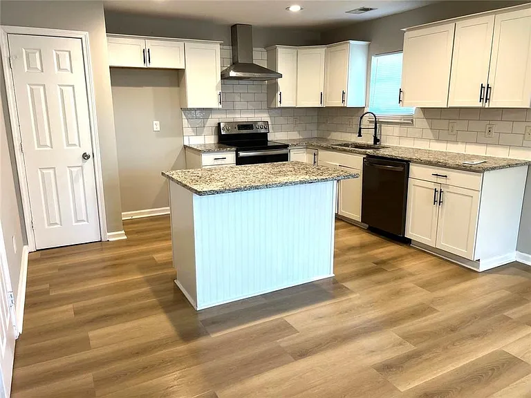 566 Rockwell St SW — Photo 11