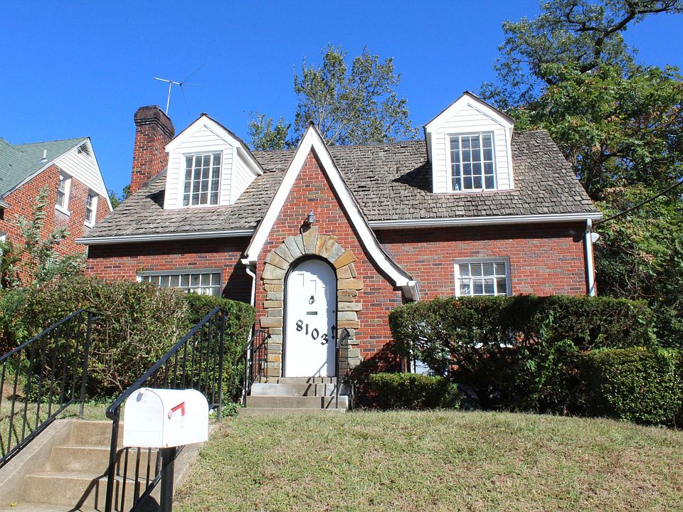 Front of house where apartment is located.