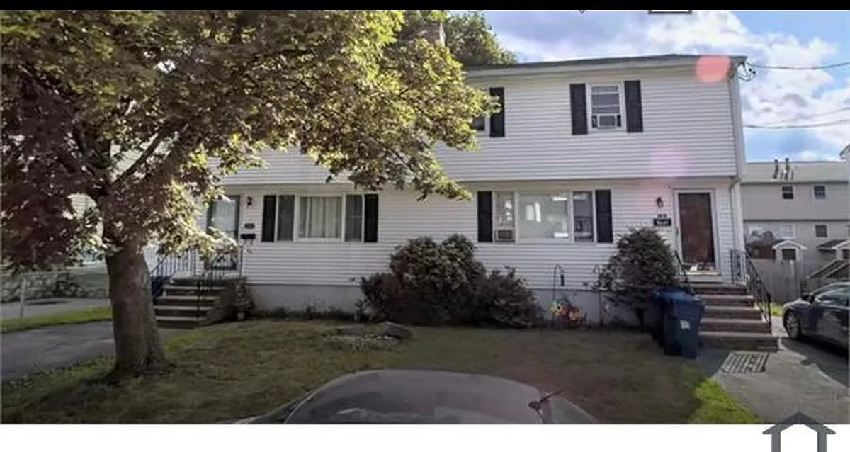 Building Photo - 36 Young Ave #B