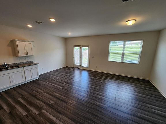 4th image of 105 Swindon Dr