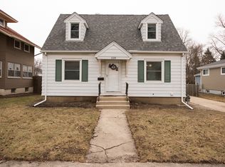 1119 Prairie St, Aurora, IL 60506