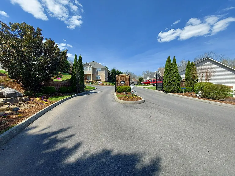 30 Hiddenbrook Ln — Photo 6