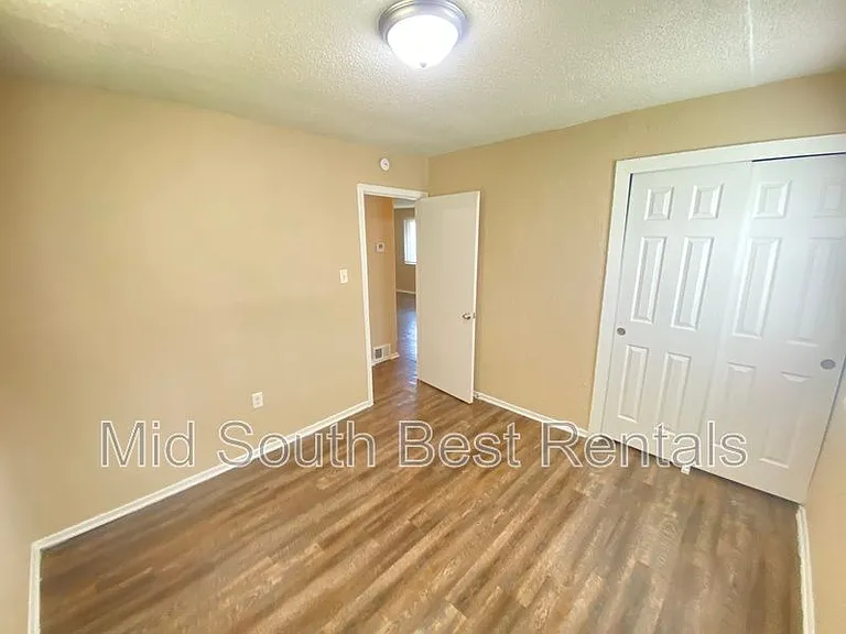 2882 Montague Ave — Photo 7