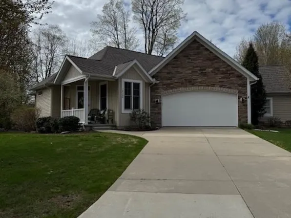 16380 Springvale Ct, Spring Lake, MI 49456