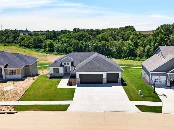 18309 Acorn Dr, Gretna, NE 68028