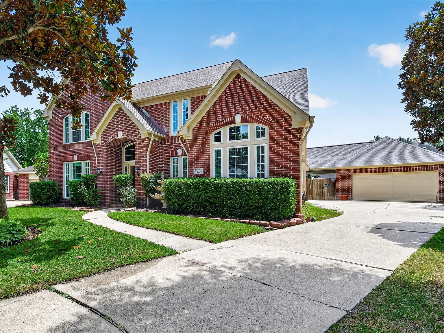 4 bed, 3.5 bath, 3180 sqft, $3,400 — Photo 2