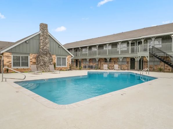 Celeste | 2960 Lake St, Lake Charles, LA