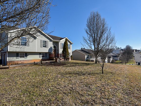 2nd image of 305 Crystal Springs Cir