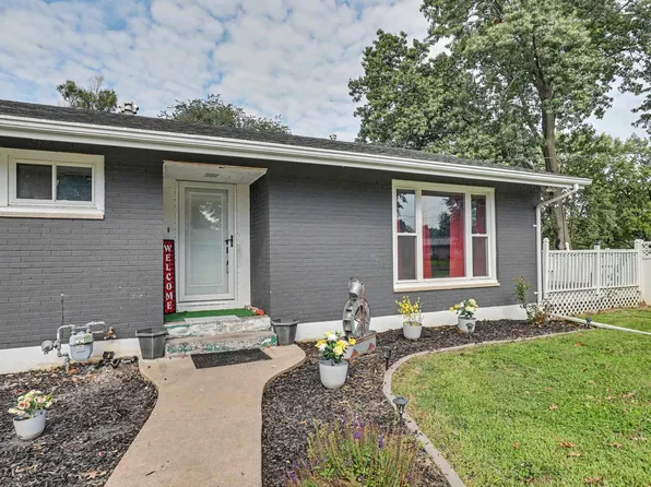 3000 Schildt Ln, Quincy, IL 62305