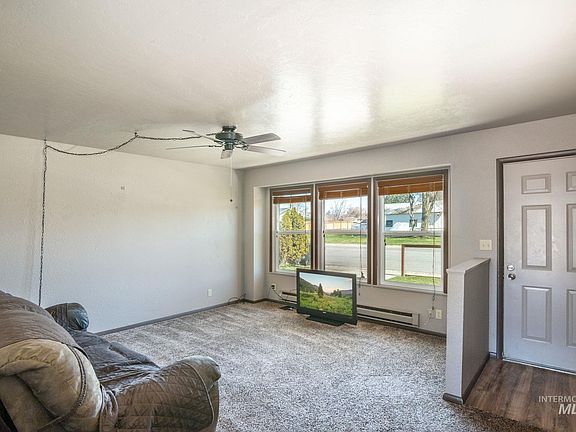 5th image of 221 6th Ave S