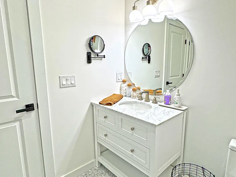 En-suite bathroom