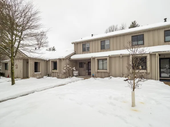 3760 Cedaridge Rd, Kalamazoo, MI 49008