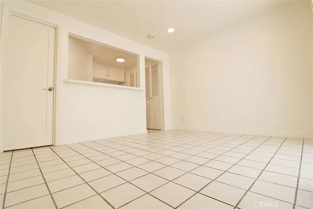 Studio, 200 sqft, $1,700 — Photo 1
