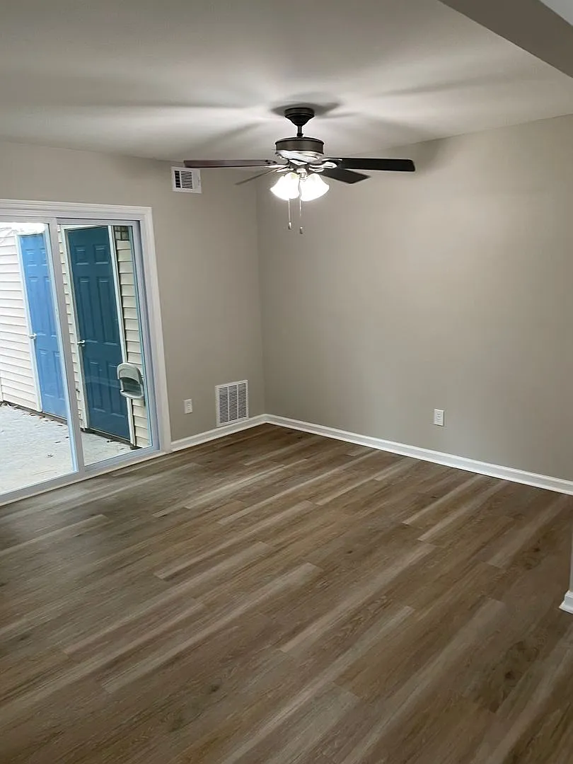 Remodeled Updated Townhome in Great Kennesaw Location! Near Kennesaw State University, Interstate... — Photo 4