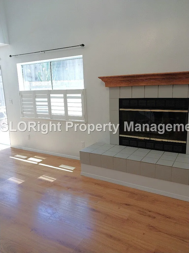 3 bed, 2.5 bath, 1358 sqft, $3,000 — Photo 3
