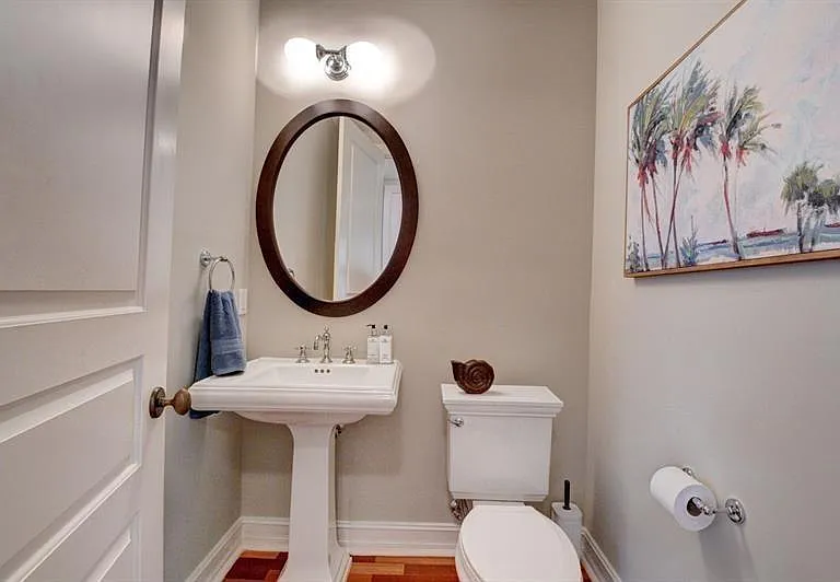 306 E Mallory Cir — Photo 32