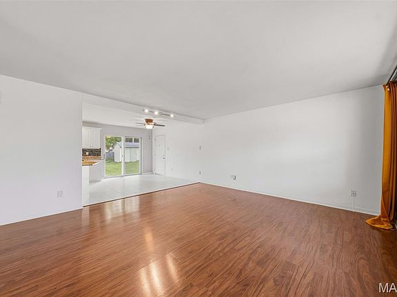 5th image of 3350 Greenbridge Dr
