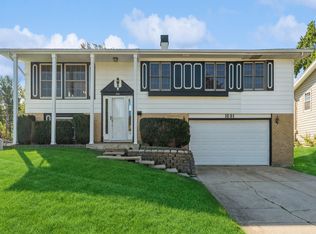 1691 Kingsdale Rd, Hoffman Estates, IL 60169