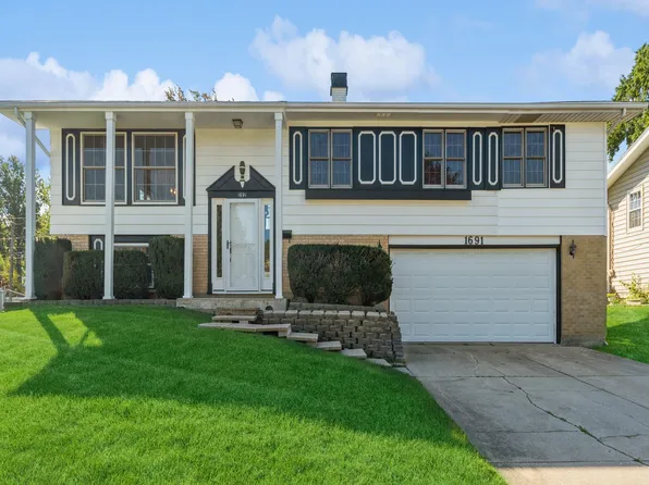 1691 Kingsdale Rd, Hoffman Estates, IL 60169