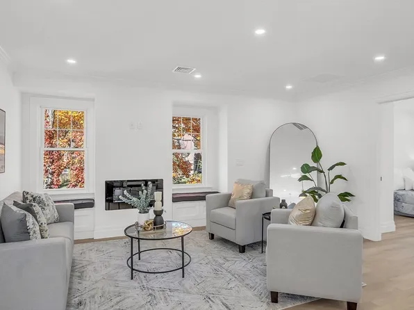 30 Farnsworth Ave #2, Waltham, MA 02451