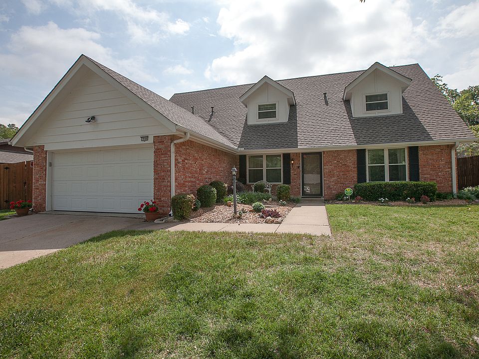 Full brick/trim painted 2010